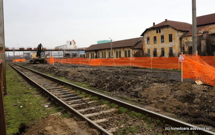 gara simeria si calea ferata in santier foto daniel guta adevarul