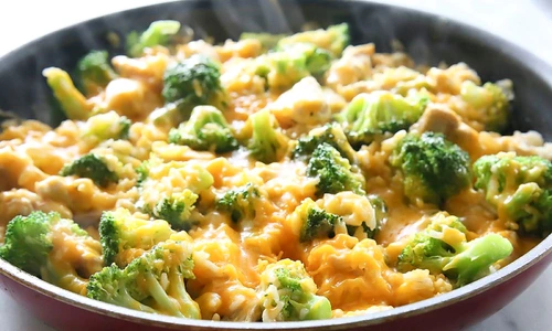 pui cu broccoli si orez in sos de branza jpeg