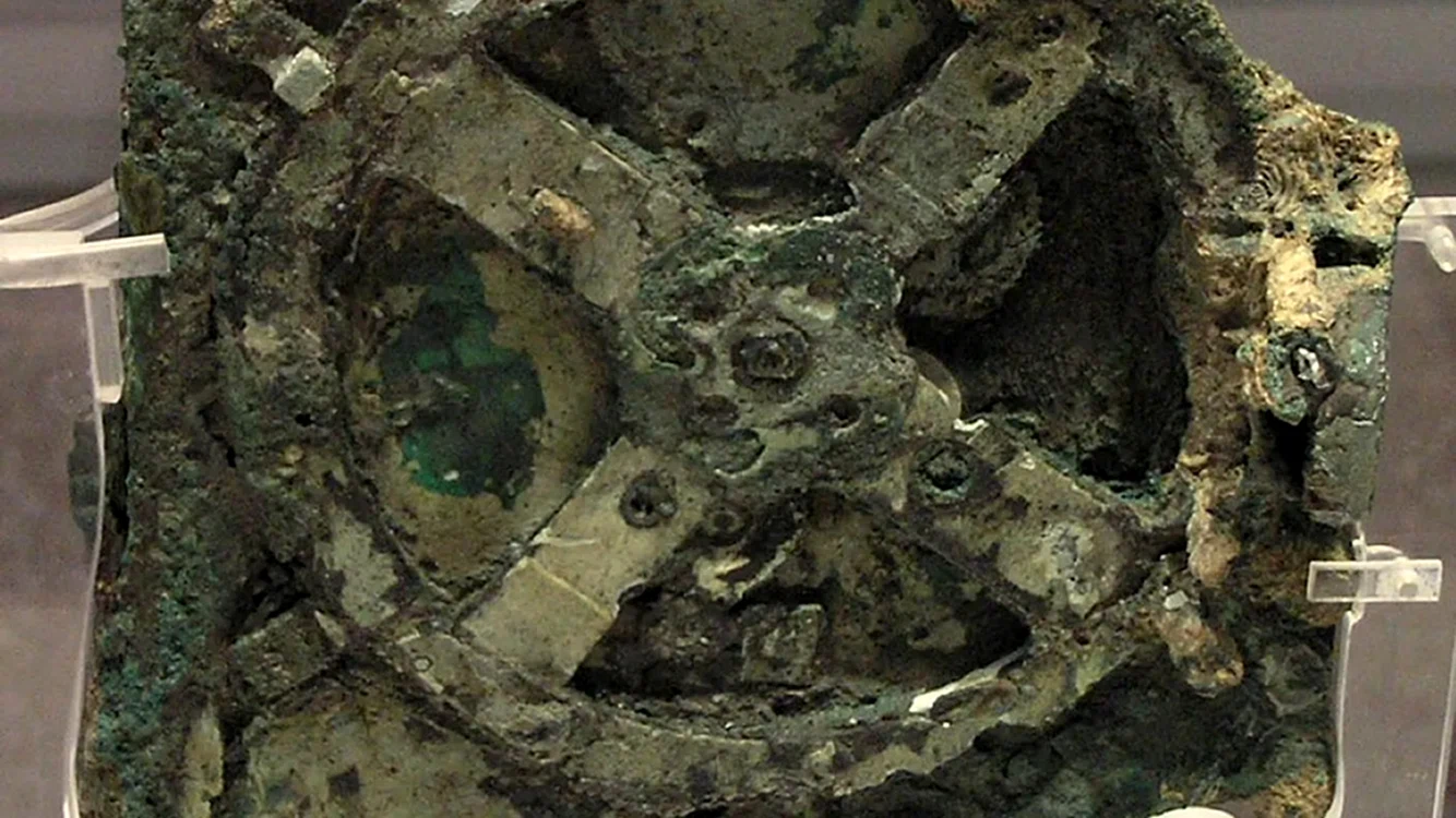 Mecanismul de la Antikythera este considerat unul din marile mistere ale lumii.