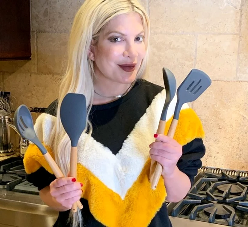
    Tori Spelling a pregătit șosetele pentru cadouri, iar Moșul nu-i aduce nimic anul acesta soțului ei Dean McDermottfoto: Instagram  