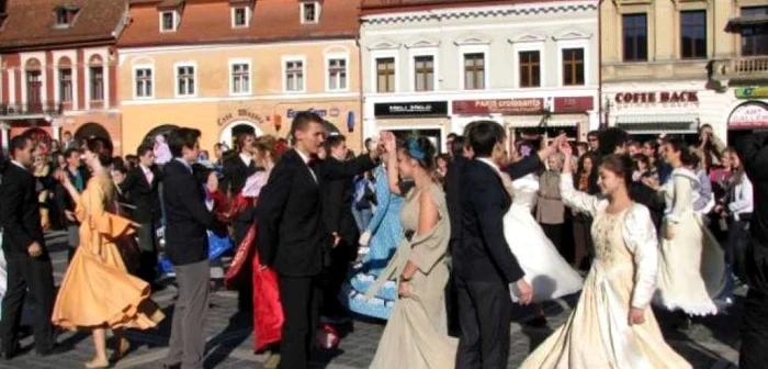 Participanţii la Festival au luat lecţii de dans timp de cinci săptămâni. FOTOArhivă.