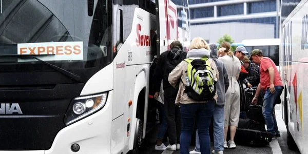 Autocar de la St.Petersburg ajuns la aeroportul din Helsinki