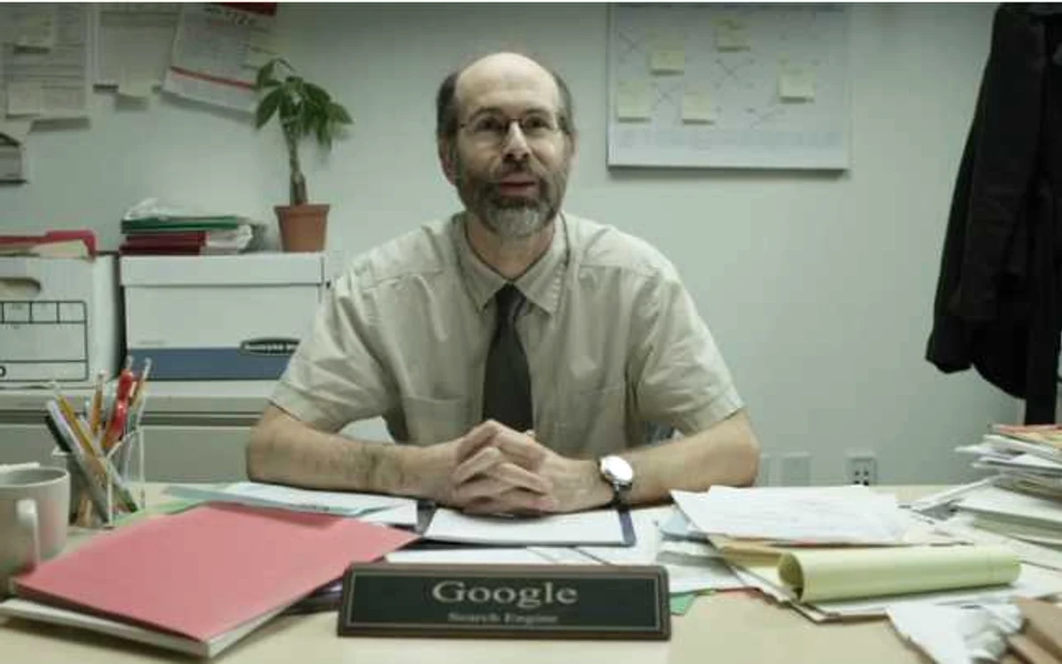 Google, în carne şi oase şi poate sfaturi. FOTO Captură/CollegeHumor
