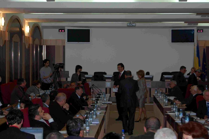 Consilierii judeţeni au aprobat multe din sumele imputate de Curtea de Conturi