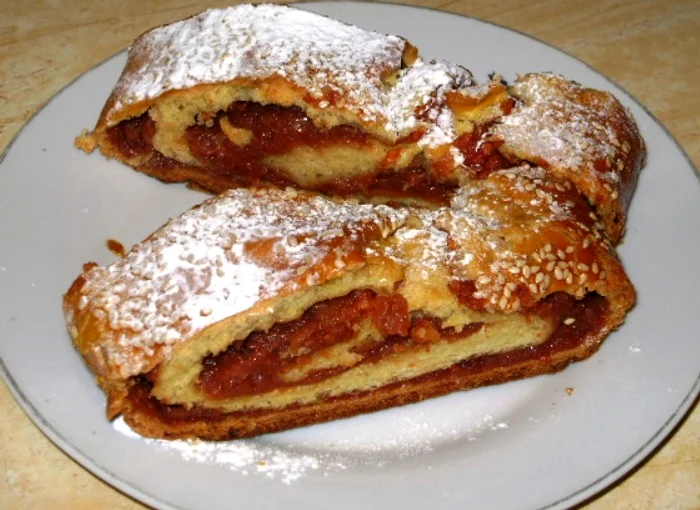 Învârtită cu mere