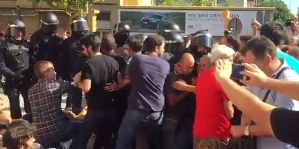 Protest la Barcelona fata de arestarea a 13 oficiali catalani in legatura cu referendumul de autodeterminare FOTO Captura YouTube/LaVanguardia
