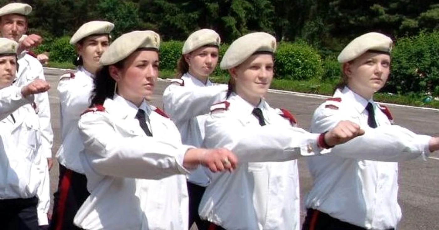 La Academia Militara din Campulung sunt din ce în ce mai multe fete