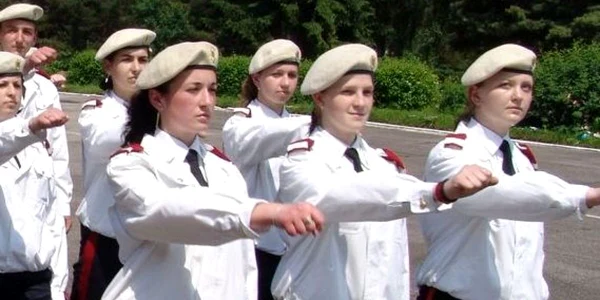 La Academia Militara din Campulung sunt din ce în ce mai multe fete