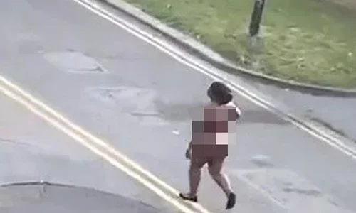 femeie goala pusca jpeg