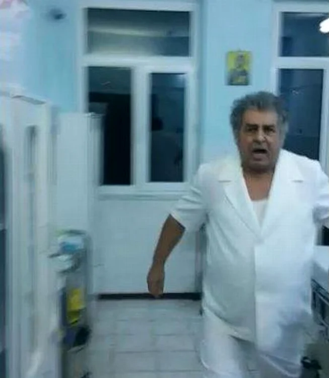 
    Medicul a fost filmat în timp ce are o ieşire necontrolatăfoto: captură video  