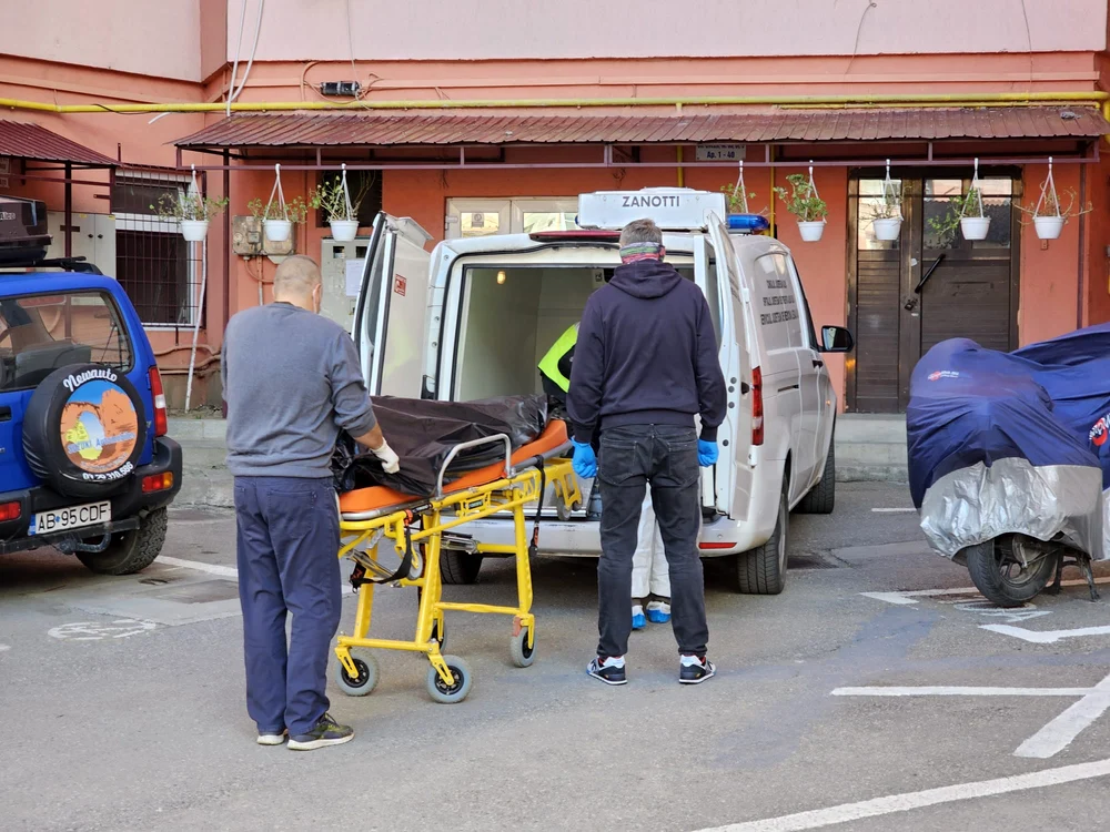 Cadavrele au fost transportate la Medicina Legală FOTO ziarulunirea.ro