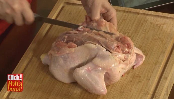 Sfaturi în bucătărie: Diana Bart a testat o modalitate simplă de dezosare a puiului întregcaptură: Click! Poftă bună!