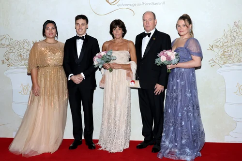 Louis Ducruet și soția sa, Marie Ducruet, Albert de Monaco, Stephanie de Monaco și Camille Gottlieb  