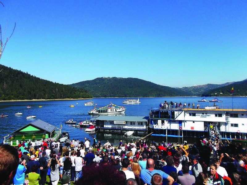 Ziua Marinei pe „Marea dintre munţi“, un loc unic din România. Cum va fi sărbătoarea din 15 August pe lacul Bicaz 