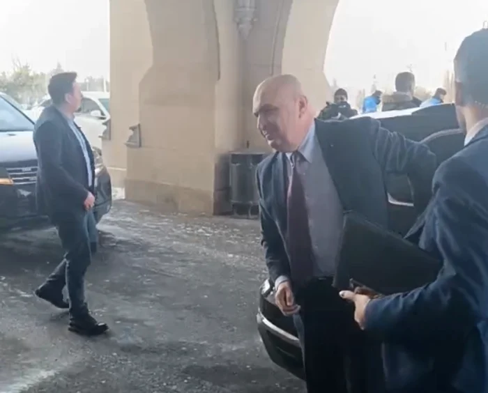 VIDEO Bolojan, întâmpinat cu huiduieli la Iași. Reacția premierului