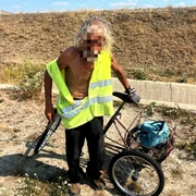 Barbat cu tricicleta IPJ Hunedoara png