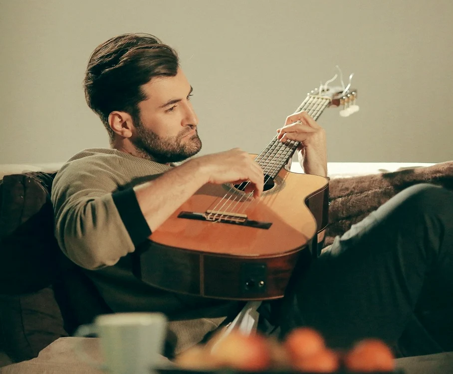 Smiley s-a afișat în noul videoclip pentru Crăciun alături de... un câine!