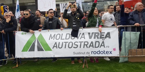Liviu Dragnea aşteptat cu proteste la Iaşi FOTO Andreea Anton