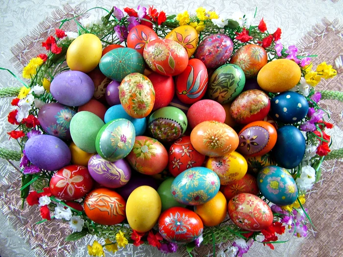 Până şi ouăle de Paşte le poţi comanda de pe net