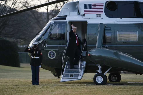 Preşedintele american Donald Trump părăseşte Casa Albă la încheierea mandatului. FOTO Gettyimages