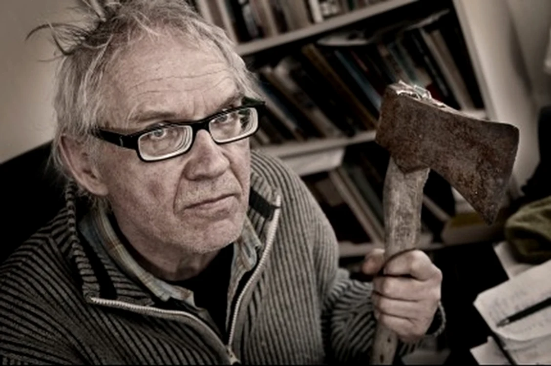 Caricaturistul suedez Lars Vilks se află sub protecţia poliţiei după ce a primit ameninţări cu moartea. "M-am obişnuit", a spus el într-un interviu