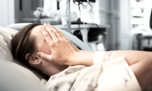 Femeie bolnava in spital - diagnostic - cancer - boala FOTO Shutterstock 