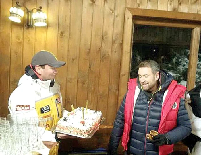 Botezatu a primit şi tort din partea echipei de filmare