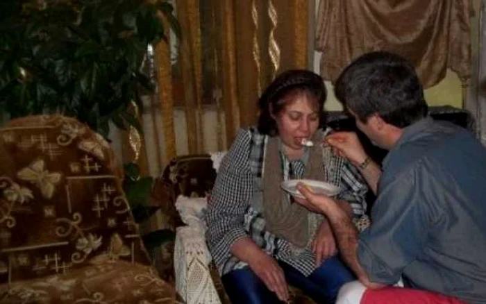Craiova: Viluţa Văduva (foto stânga), din judeţul Gorj, suferă de cancer.