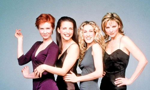 Cele 4 eroine principale în timpul filmărilor, în 1999, de la stânga la dreapta: Cynthia Nixon, Kristin Davis, Sarah Jessica Parker şi Kim Cattrall  jpeg