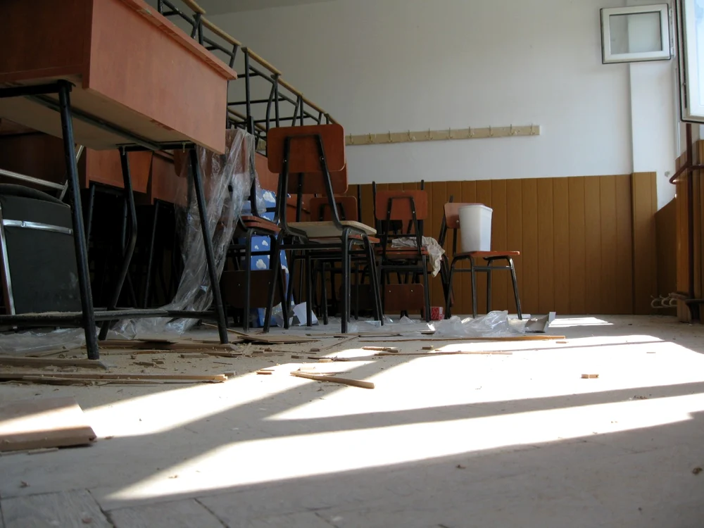 În multe şcoli, lucrările au apărut după începerea anului şcolar. Foto: Adevărul