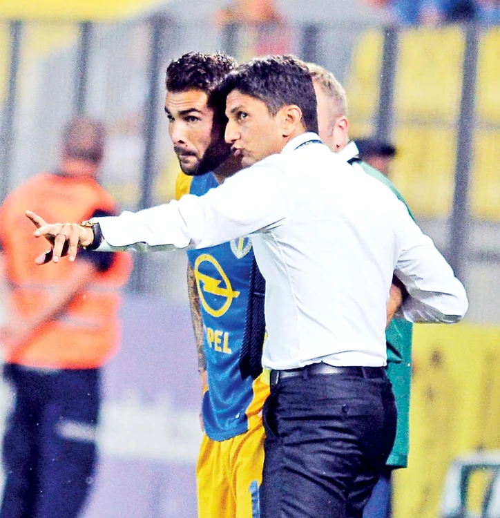 
    Adrian Mutu  a marcat unicul  gol al Petrolului  în meciul de joiFoto: Răzvan Păsărică  