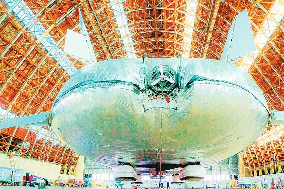Navele hibrid de tip zeppelin (Fotografii: Rex Features/ Hepta)