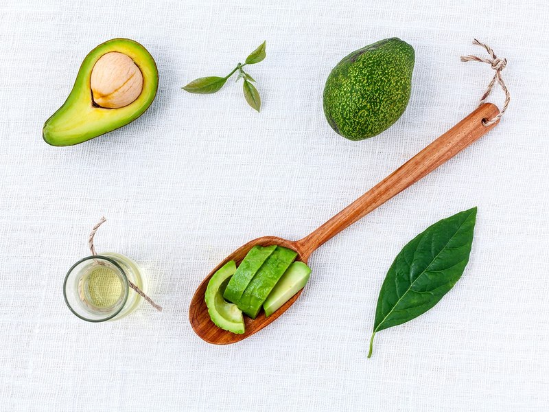 Avocado cu roșii, iaurt și usturoi. Rețeta unui preparat gustos și sănătos, gata în câteva minute 