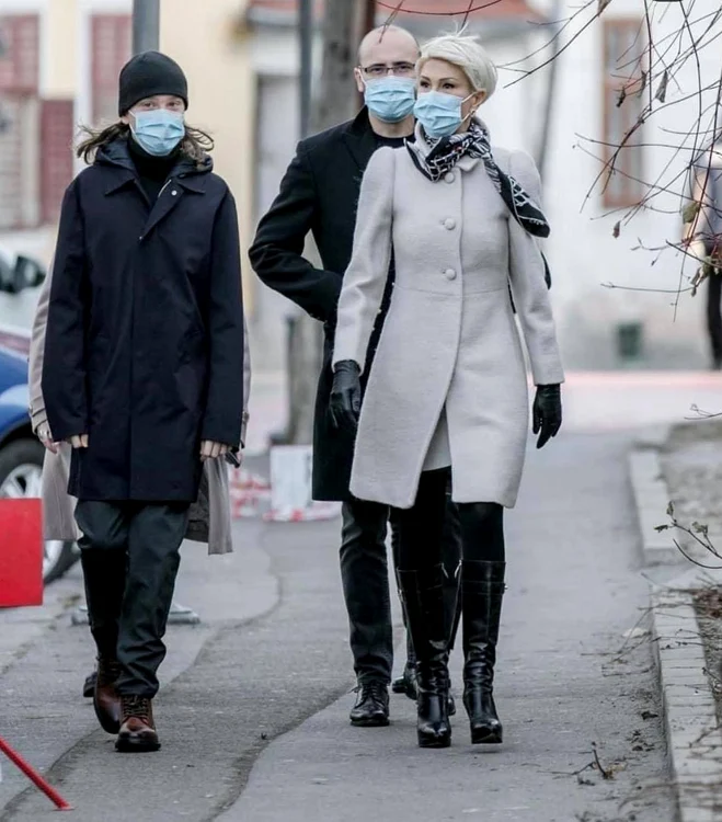 Raluca Turcan, ținută clasică