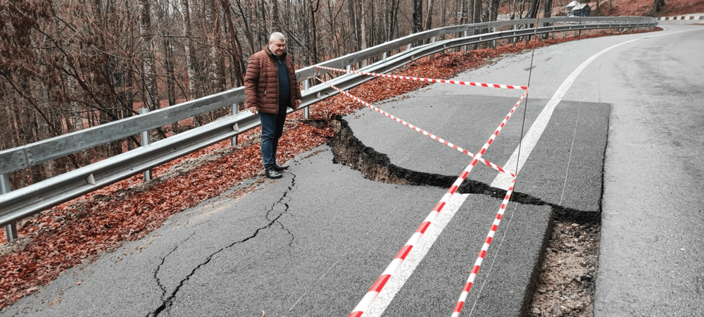 Declarația halucinantă a șefului Consiliului Județean Vâlcea despre surparea drumului către Frăsinei: „Asta e!” VIDEO