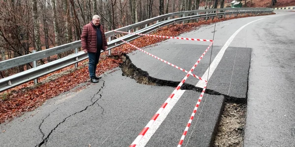 Surparea drumului către Mănăstirea Frăsinei după blestemele mitropolitului Olteniei Irineu Foto Prefectura Vâlcea jpeg