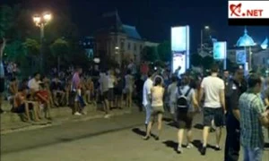 Bute, aclamat de sute de persoane în Piaţa Universităţii jpeg
