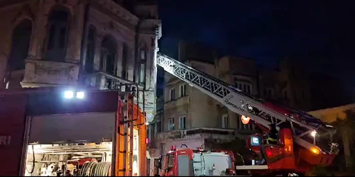 incendiu cladire fost restaurant napoli (1) mp4 thumbnail png