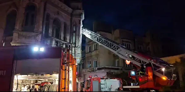 incendiu cladire fost restaurant napoli (1) mp4 thumbnail png