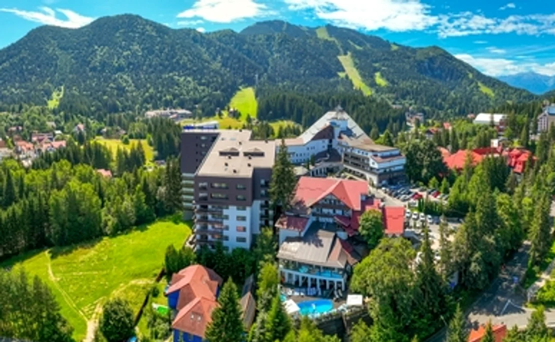Vila se află lângă Poiana Brașov FOTO: Shurtertock
