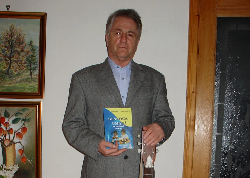 Profesorul focşănean a publicat 12 volume