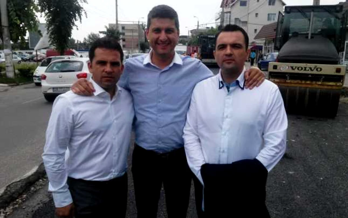 nclusă în PIDU B, se toarnă stratul de uzură, pe aproximativ 3500 de metri patraţi, de la intrarea în Aleea Trandafirilor, până la intersecţia cu Strada Lt.Stancu Ion