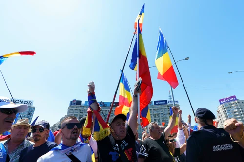 Protest AUR PROTESTUL NAȚIONAL IEȘIȚI DIN CASĂ DACĂ VĂ PASĂ DE ROMÂNIA Foto Inquam Photos Octav Ganea (4) jpg