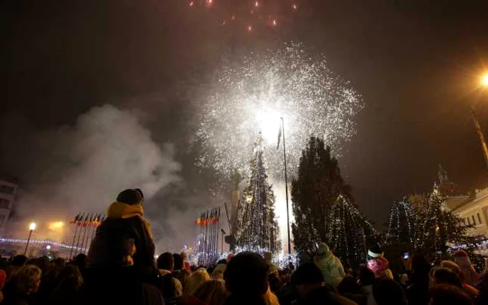 Focul de artificii a durat 15 minute.