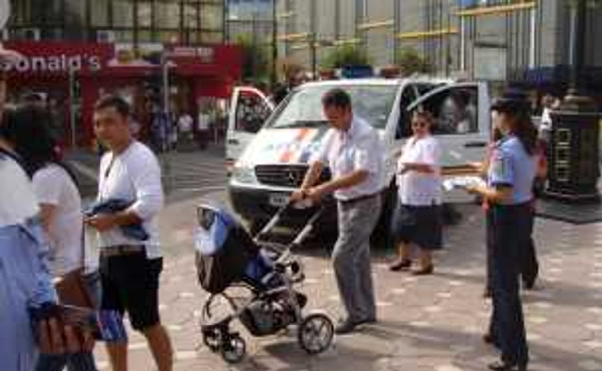 Populaţia care s-a perindat prin centrul Râmnicului a fost informată despre conduita antivictimală