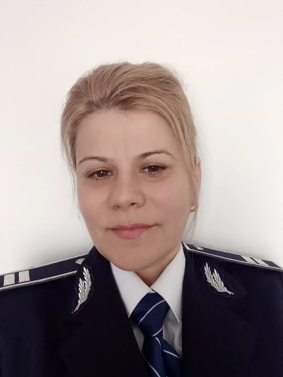 Loredana Axinte, negociatorul de la telefon. Sursa foto: IPJ Neamț