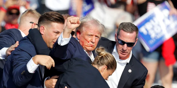Donald Trump împușcat la un miting de campanie în Pennsylvania FOTO EPA-EFE
