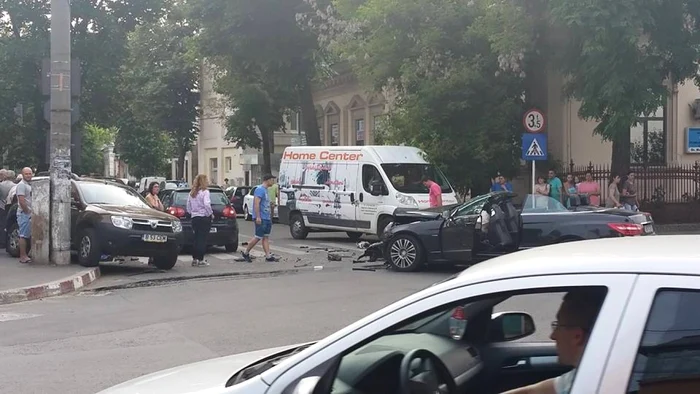 Şoferiţa de 26 de ani nu a respectat indicatorul STOP. Foto: GSDG