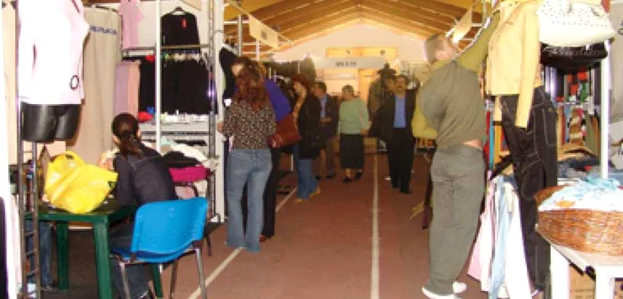 Bacău: Sesiune de shopping la Central Plazza