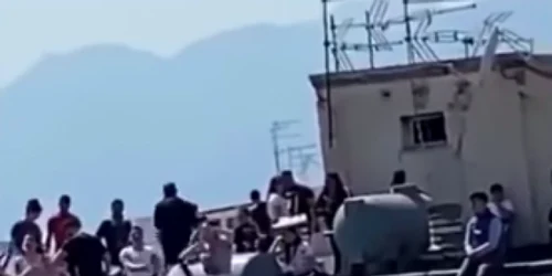Petrecere pe acoperiş în cartierul Sperone din Palermo Italia pe timp de carantină Sursa Youtube